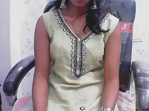 short girl  online show from April 1, 8:37 am