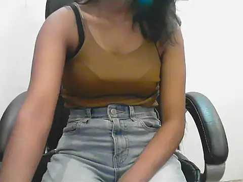 short girl  online show from May 22, 5:00 pm