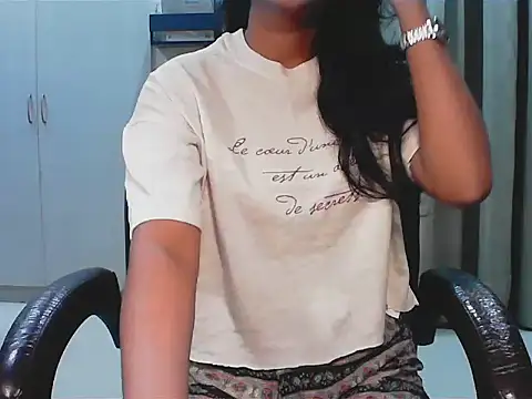 Snapshot of short_girl_ chatting on October 12, 4:41 pm short girl online show from October 12, 4:41 pm