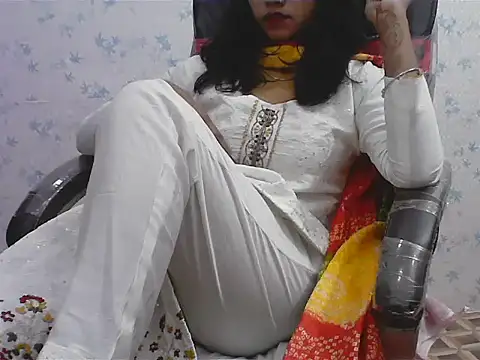 short girl  online show from April 5, 11:33 pm