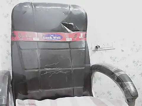 short girl  online show from April 11, 2:43 pm