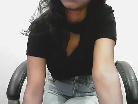 short girl  online show from May 29, 5:30 pm
