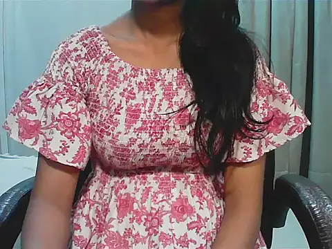 Snapshot of short_girl_ chatting on November 5, 4:32 pm short girl online show from November 5, 4:32 pm