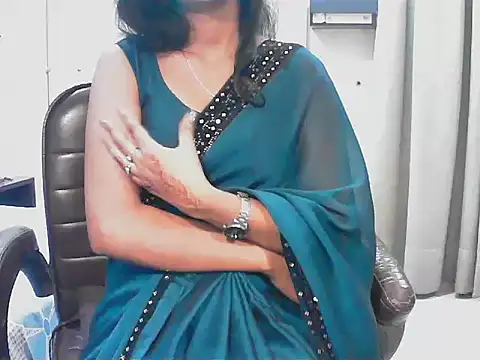 Snapshot of short_girl_ chatting on November 9, 4:55 pm short girl online show from November 9, 4:55 pm