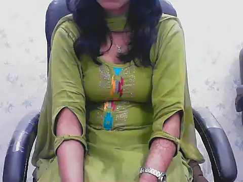 short girl  online show from February 23, 7:03 pm