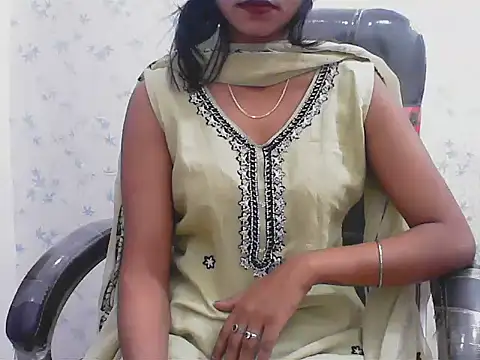 short girl  online show from April 7, 3:14 pm