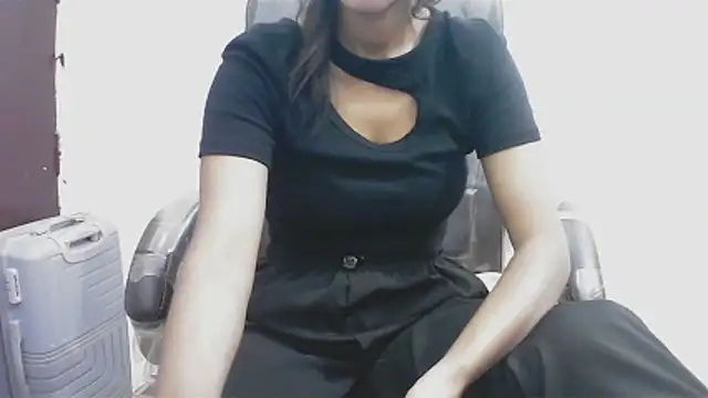 short girl  online show from April 16, 5:14 pm