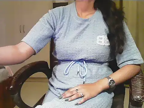 short girl  online show from January 11, 4:47 pm