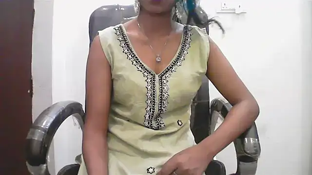 short girl  online show from May 15, 6:28 pm