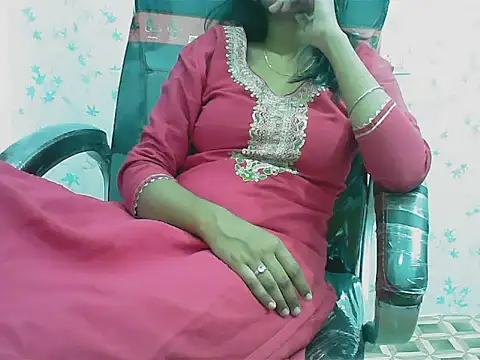 short girl  online show from March 25, 10:41 pm