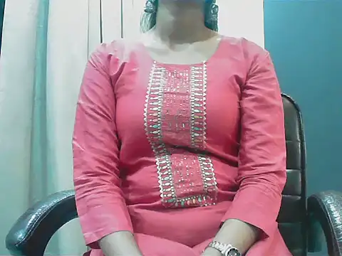 Snapshot of short_girl_ chatting on October 10, 4:41 pm short girl online show from October 10, 4:41 pm