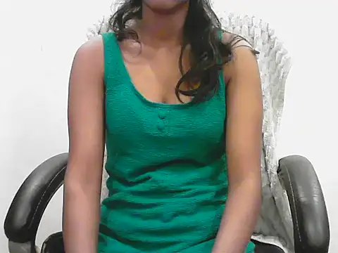 short girl  online show from May 30, 4:45 pm