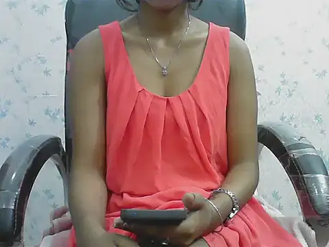 short girl  online show from April 9, 6:25 pm