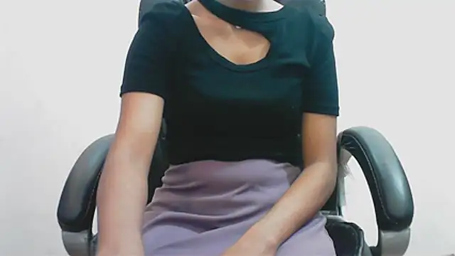 short girl  online show from May 19, 5:09 pm