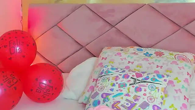 ChloeLaurentt online show from February 16, 10:29 pm