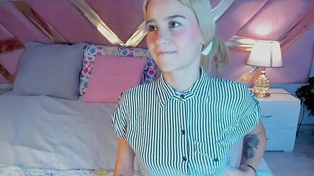 ChloeLaurentt online show from December 22, 1:22 pm