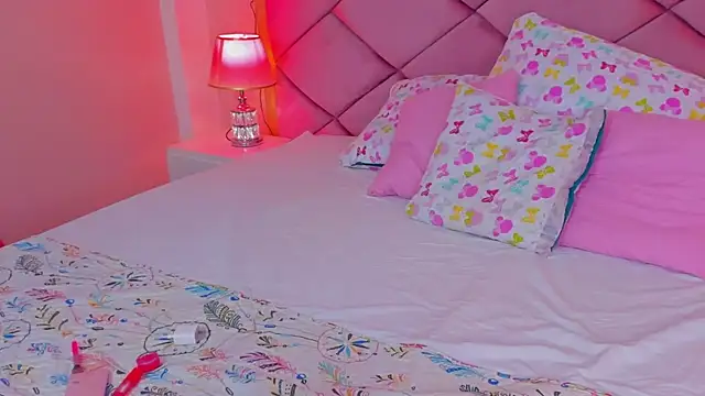 ChloeLaurentt online show from March 1, 1:05 am