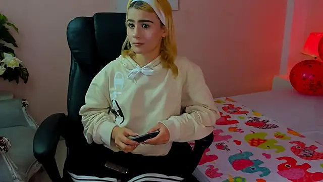 ChloeLaurentt online show from February 25, 2:28 pm