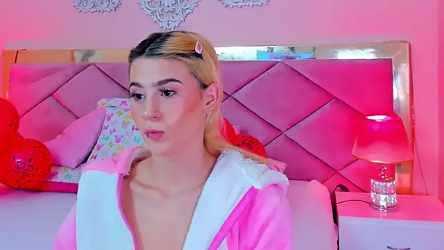 ChloeLaurentt online show from March 4, 11:45 pm