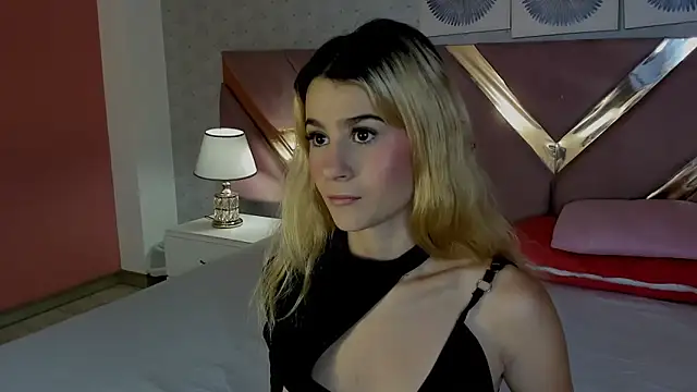 ChloeLaurentt online show from December 2, 1:35 pm