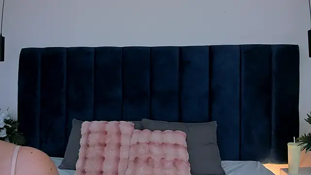 LiilyAdams online show from March 18, 8:10 pm