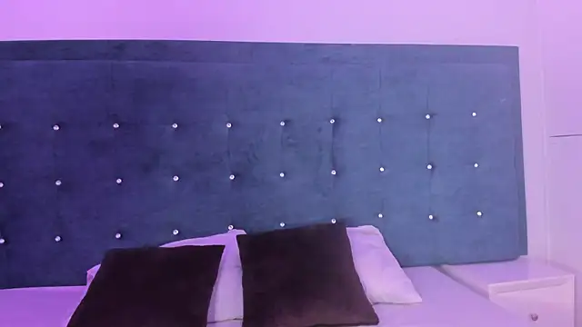 LiilyAdams online show from October 6, 8:09 pm