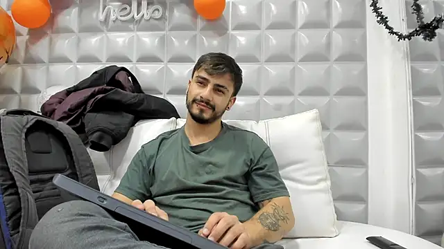 Jack Daniel   online show from October 21, 2:27 pm
