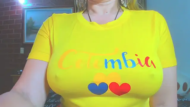 Snapshot of LatinaMature_ chatting on June 8, 10:27 am LatinaMature online show from June 8, 10:27 am
