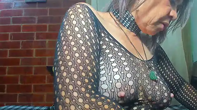 LatinaMature  online show from November 25, 1:28 am