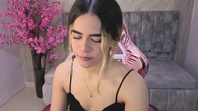 Snapshot of lilith4_s chatting on October 17, 8:21 pm lilith4 s online show from October 17, 8:21 pm