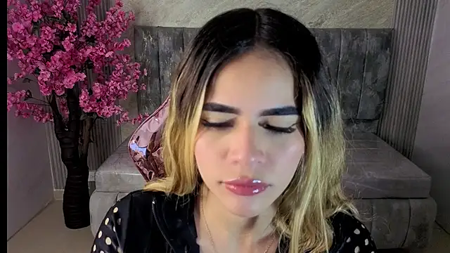 Snapshot of lilith4_s chatting on October 29, 3:16 am lilith4 s online show from October 29, 3:16 am