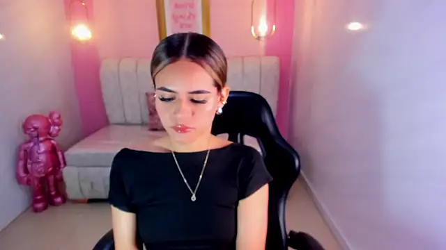 Snapshot of lilith4_s chatting on November 21, 8:19 pm lilith4 s online show from November 21, 8:19 pm