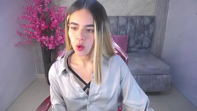 Snapshot of lilith4_s chatting on October 6, 8:09 pm lilith4 s online show from October 6, 8:09 pm