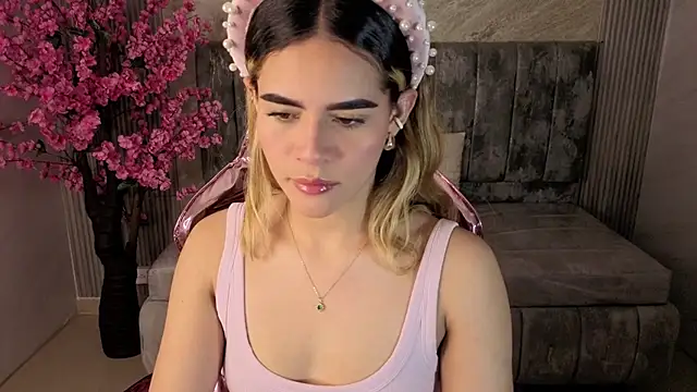 Snapshot of lilith4_s chatting on October 21, 3:17 am lilith4 s online show from October 21, 3:17 am