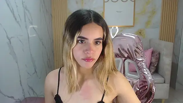 Snapshot of lilith4_s chatting on October 3, 8:10 pm lilith4 s online show from October 3, 8:10 pm