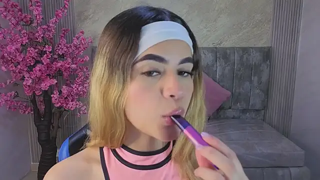 Snapshot of lilith4_s chatting on October 27, 8:21 pm lilith4 s online show from October 27, 8:21 pm