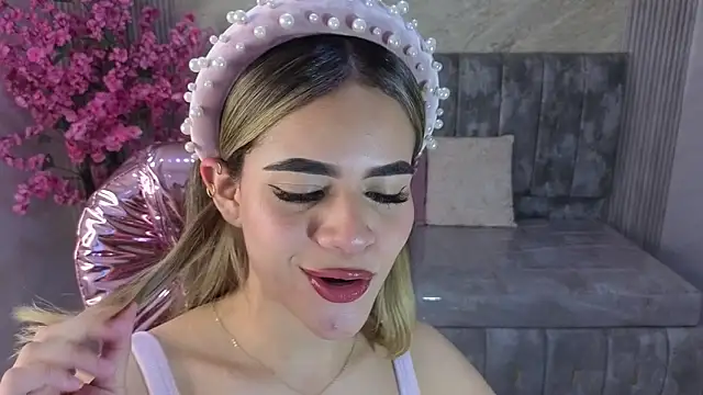 Snapshot of lilith4_s chatting on November 4, 8:23 pm lilith4 s online show from November 4, 8:23 pm