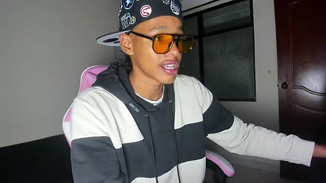 Snapshot of jordan_mm420 chatting on November 24, 3:17 am jordan mm420 online show from November 24, 3:17 am