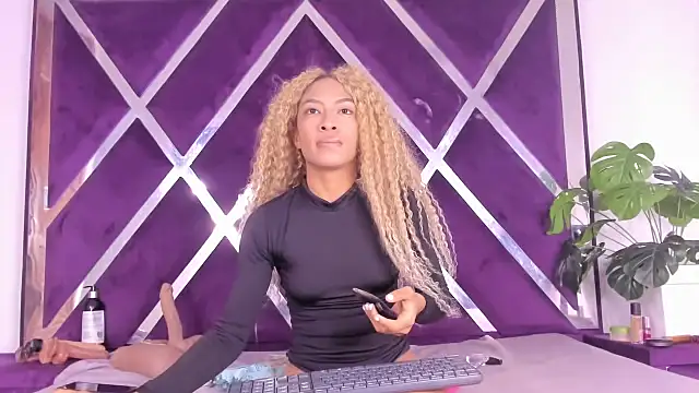 angelkyraasm online show from January 7, 12:54 pm