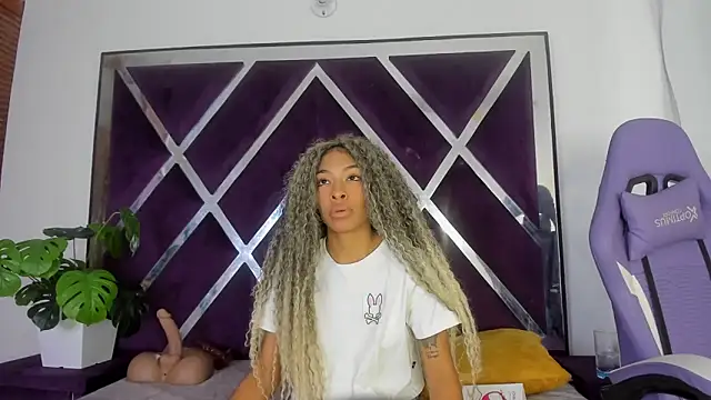 angelkyraasm online show from April 10, 1:07 pm