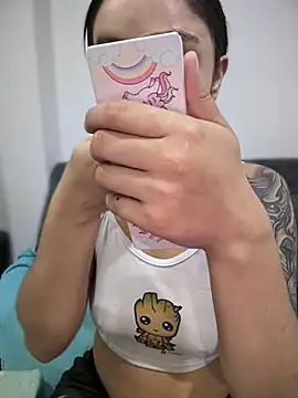 Snapshot of Isabella-Teen chatting on November 19, 1:27 am Isabella-Teen online show from November 19, 1:27 am