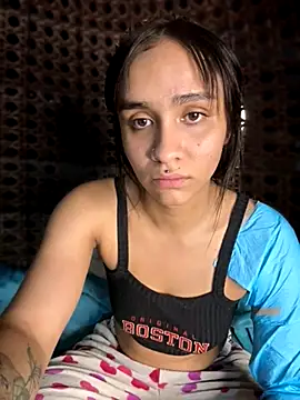 Snapshot of Isabella-Teen chatting on October 26, 1:28 am Isabella-Teen online show from October 26, 1:28 am