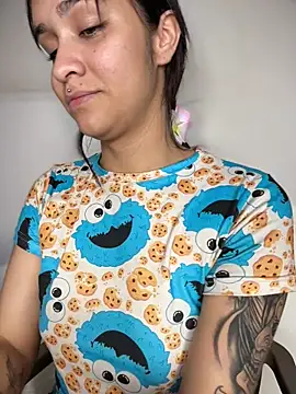 Snapshot of Isabella-Teen chatting on December 4, 2:10 am Isabella-Teen online show from December 4, 2:10 am