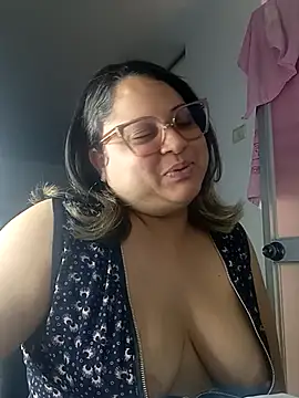 Snapshot of Chiki_hot92 chatting on October 14, 6:19 pm Chiki hot92 online show from October 14, 6:19 pm