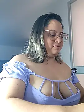 Snapshot of Chiki_hot92 chatting on October 16, 8:28 pm Chiki hot92 online show from October 16, 8:28 pm