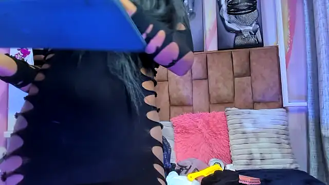 alix noa online show from December 17, 8:47 pm