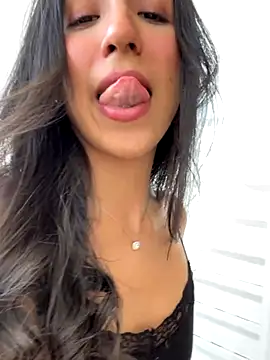 MaddyX   online show from December 18, 8:34 pm