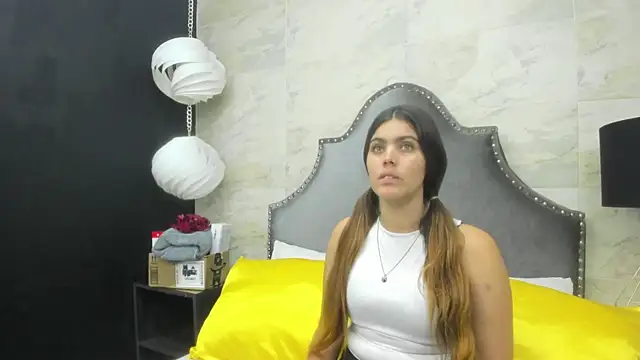 Snapshot of isabel_09 chatting on July 20, 6:43 pm isabel 09 online show from July 20, 6:43 pm