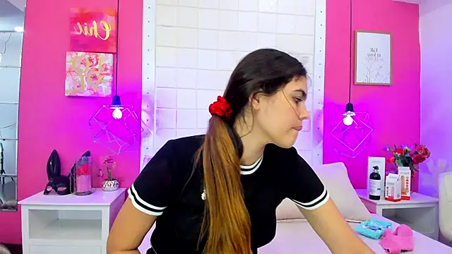 Snapshot of isabel_09 chatting on June 24, 7:22 pm isabel 09 online show from June 24, 7:22 pm