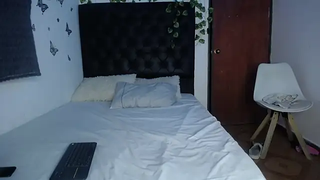 isabel 09 online show from March 7, 3:46 am